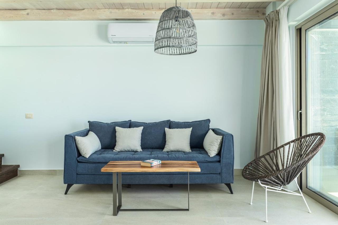 Pearl I, Ii & Iii - Redefined Island Chic, By Thinkvilla * Плакиас
